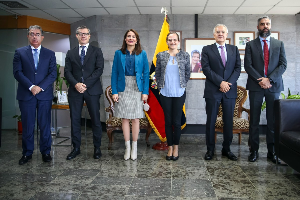 Reunión de HISPASAT con las ministras de Educación y Telecomunicaciones de Ecuador
